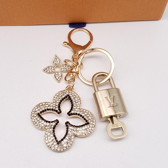 Authentic Louis Vuitton Gold Lock & Box w/ Unbranded Clover Bagcharm - Picture 4 of 9